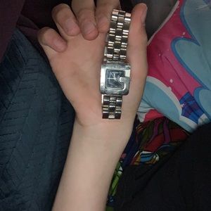 Gucci Watch, battery is dead but cost ten dollar to fix